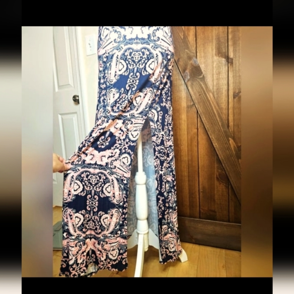 CHARLOTTE RUSSE LONG SKIRTV WITH SLIT. SIZE MEDIUM